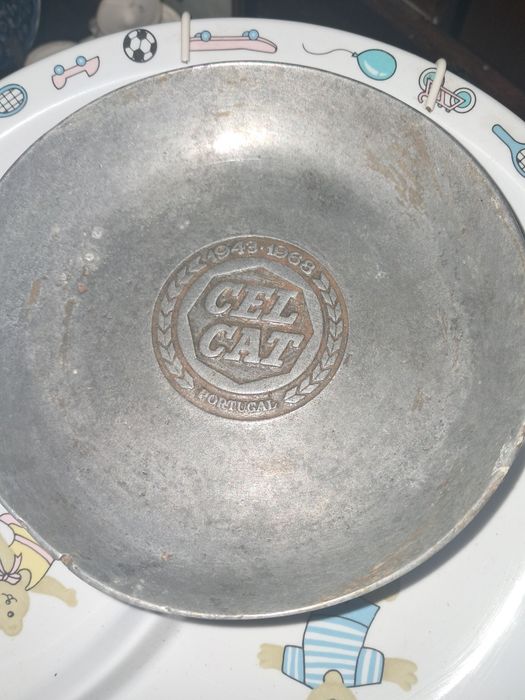 Cinzeiro antigo metal