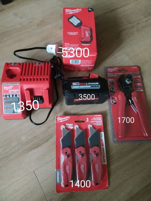 milwaukee 2350-20 packout  new фонарь