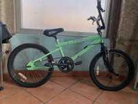 Bicicleta BMX verde
