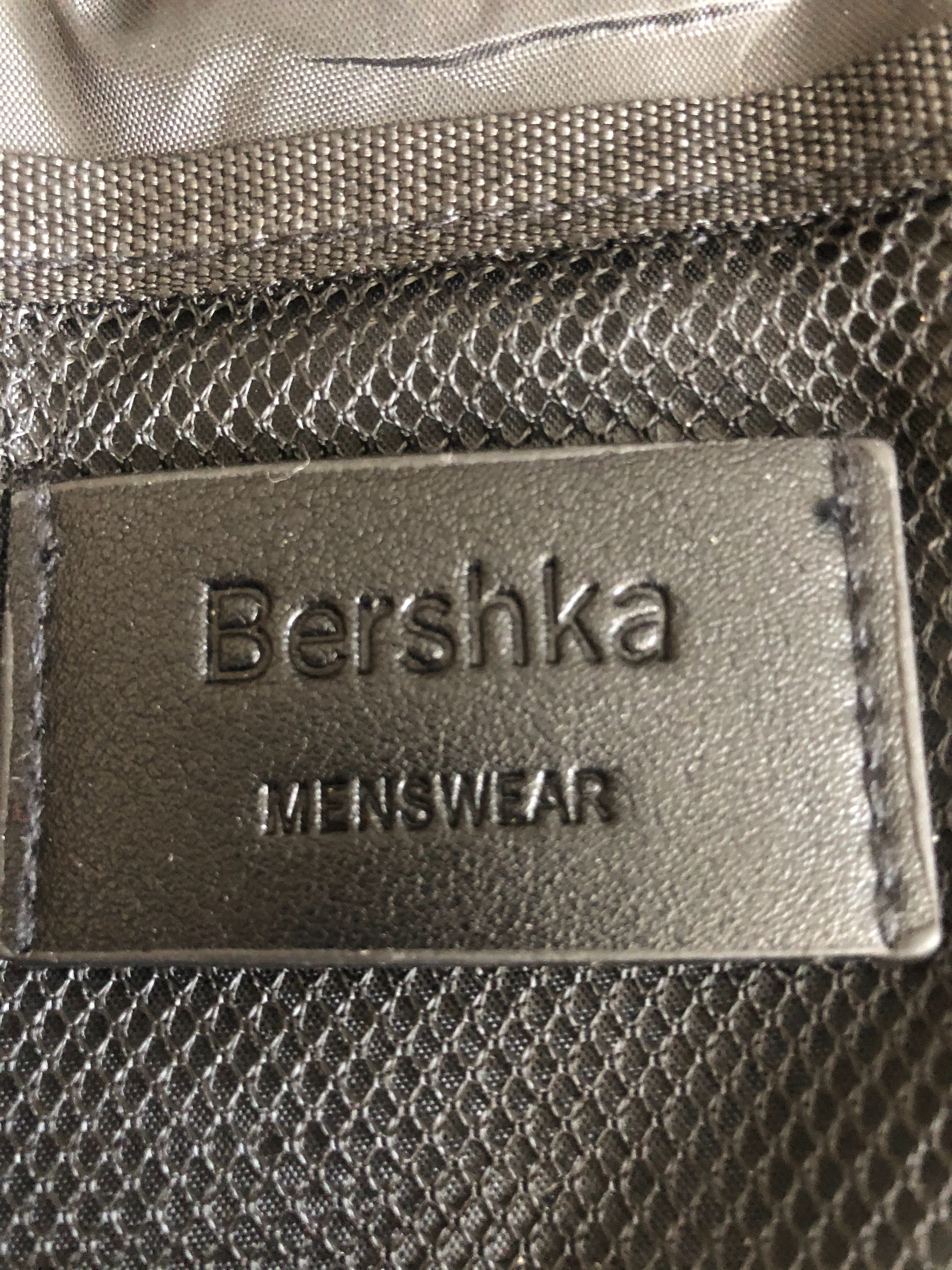Мужская сумка Bershka, оригинал  чёрный цвет     Новая