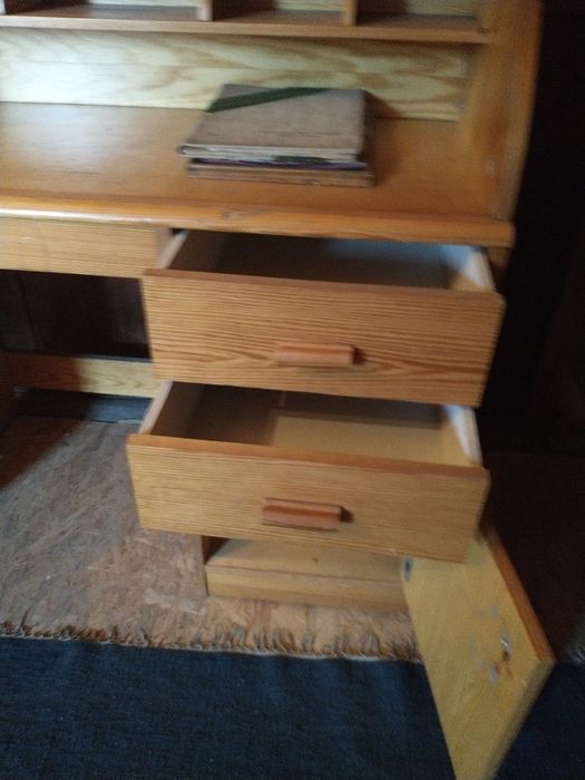 Sekretarzyk sosnowy zamykany Biurko