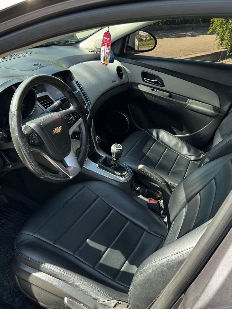 Chevrolet Cruze LS 2011 2.0 дизель