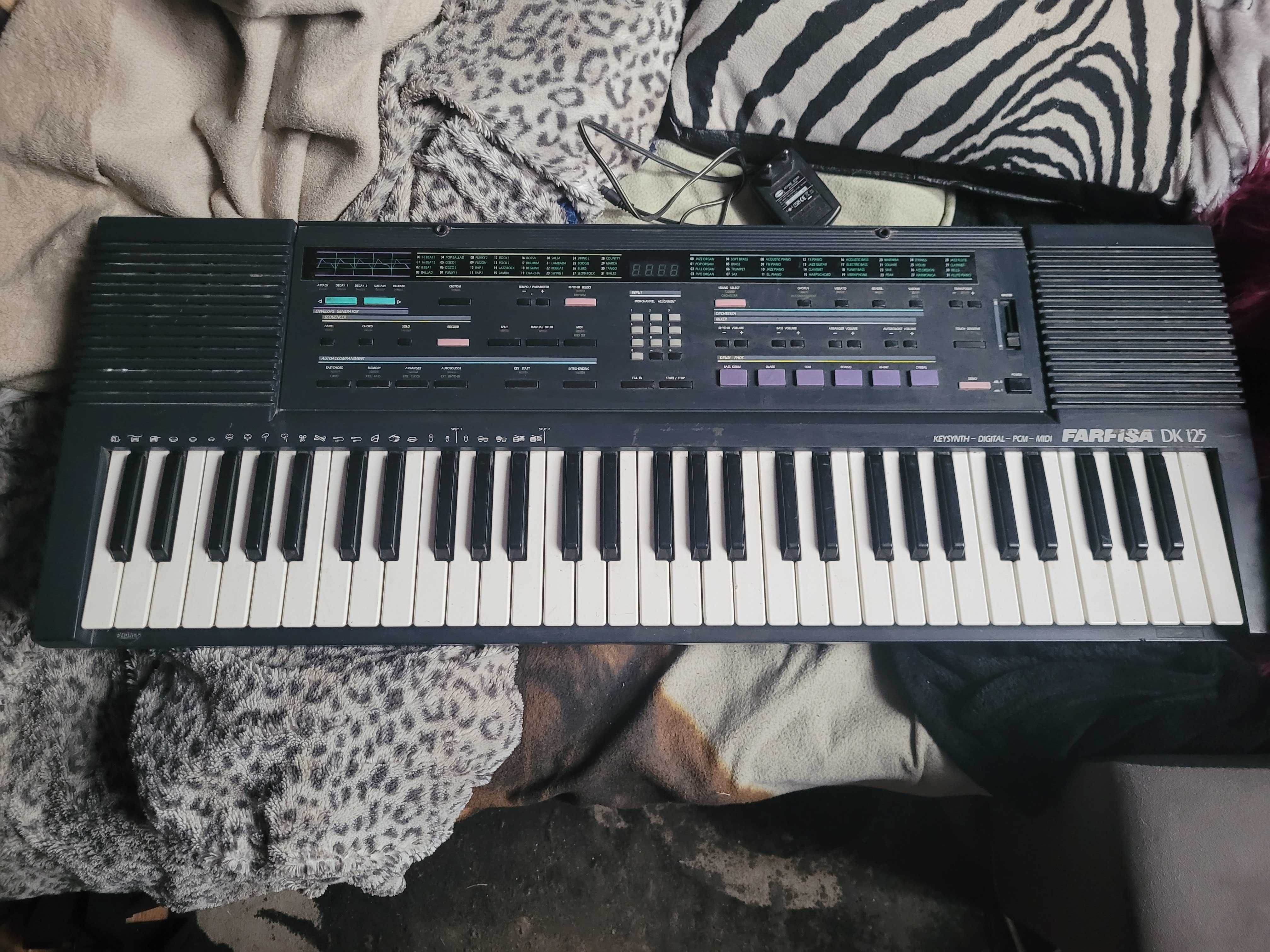 Syntezator Farfisa DK 125