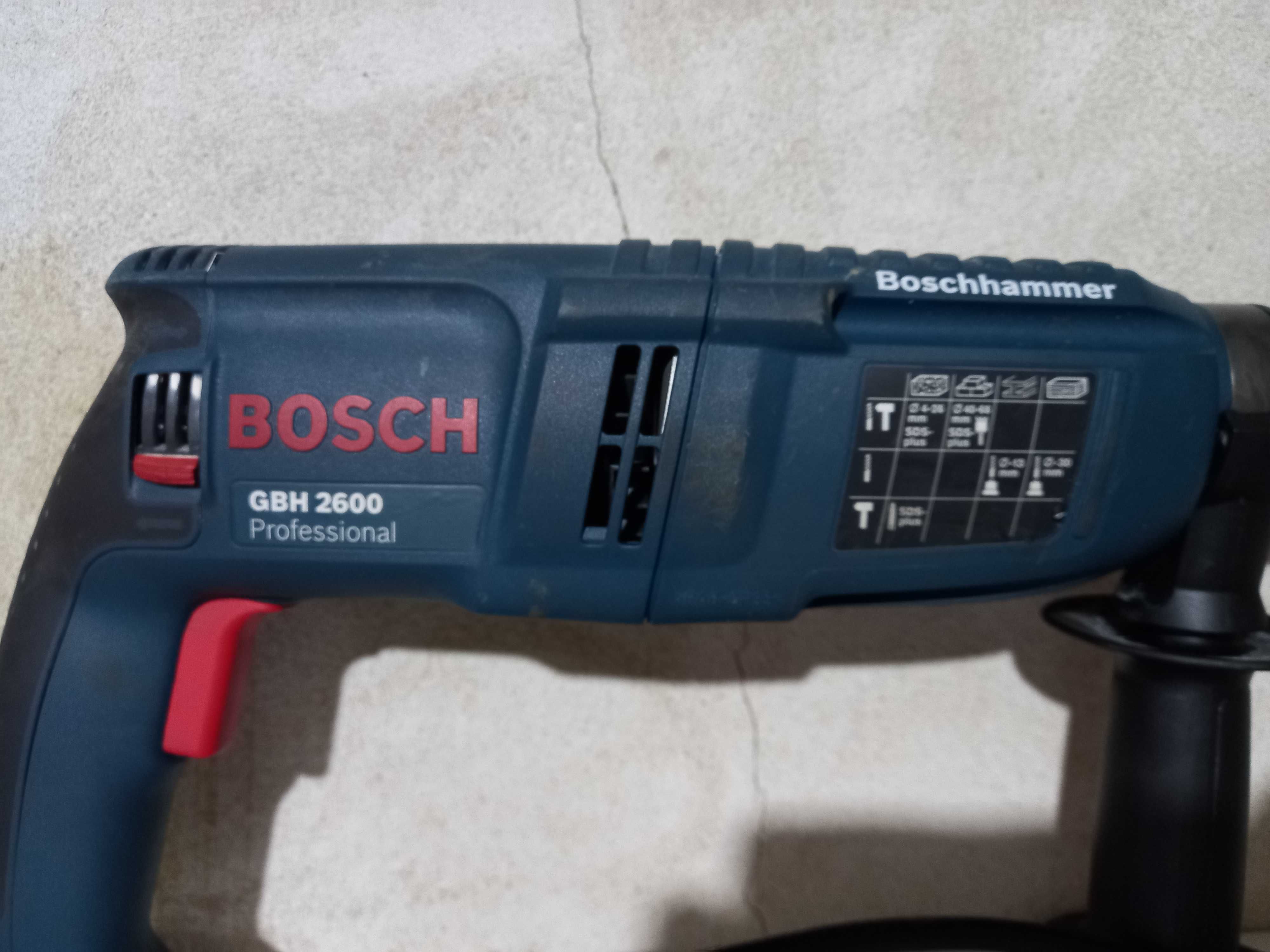 перфоратор BOSCH GBH2600