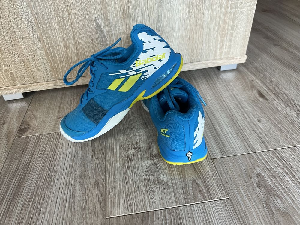 Buty dziecięce sportowe do tenisa Babolat rozm 35 jak nowe