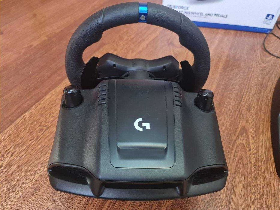 Ігрове кермо та педалі Logitech g923