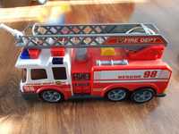 Duży wóz strażacki