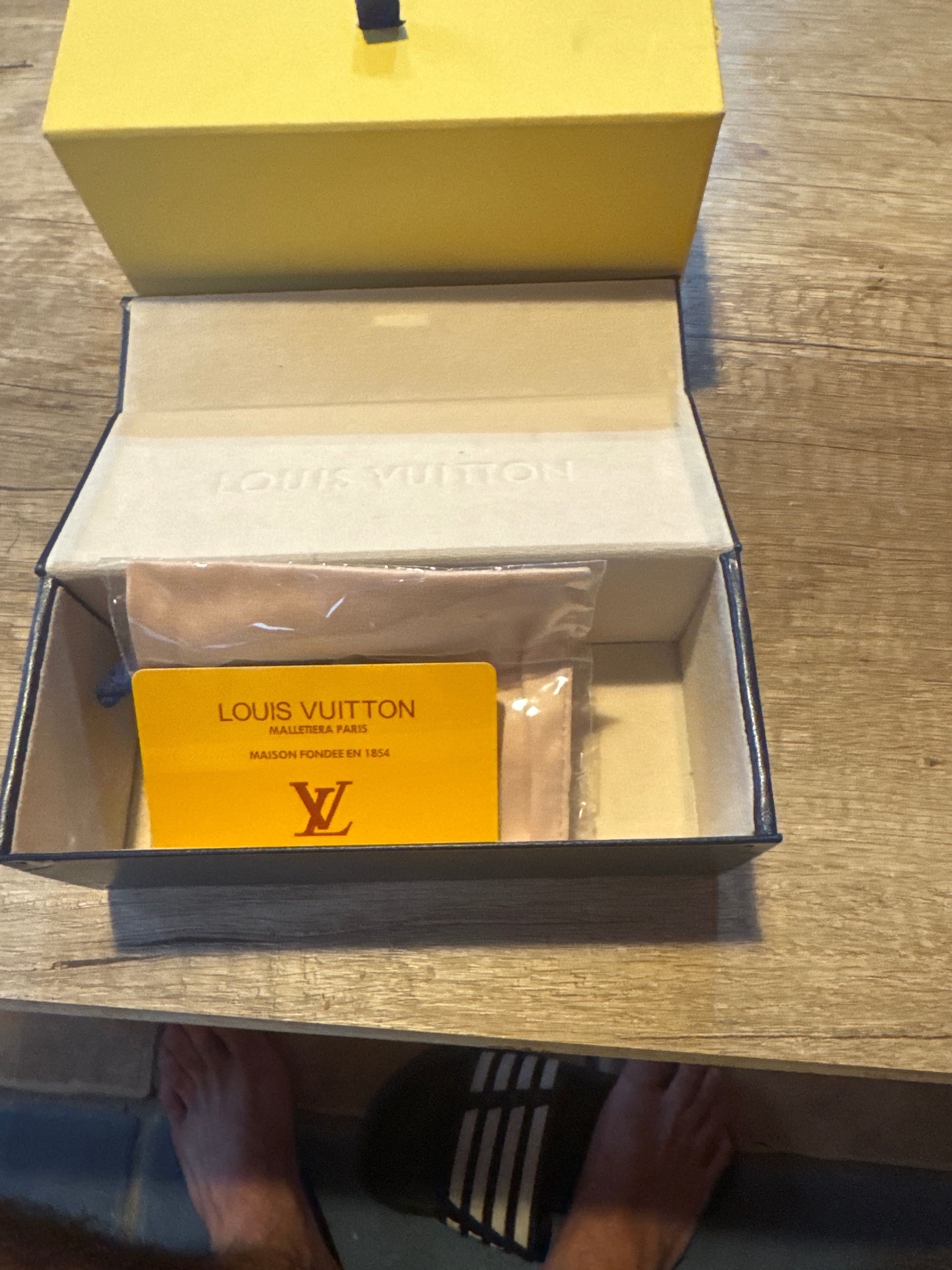 Nowe okulary przeciwsłoneczne Louis Vuitton na sprzedaż