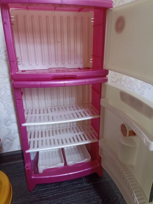 Продам дит.кухню холодильник, плита посуд