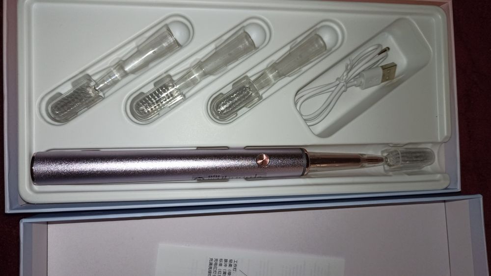 Електрична зубна щітка із додатковими 3 насадками