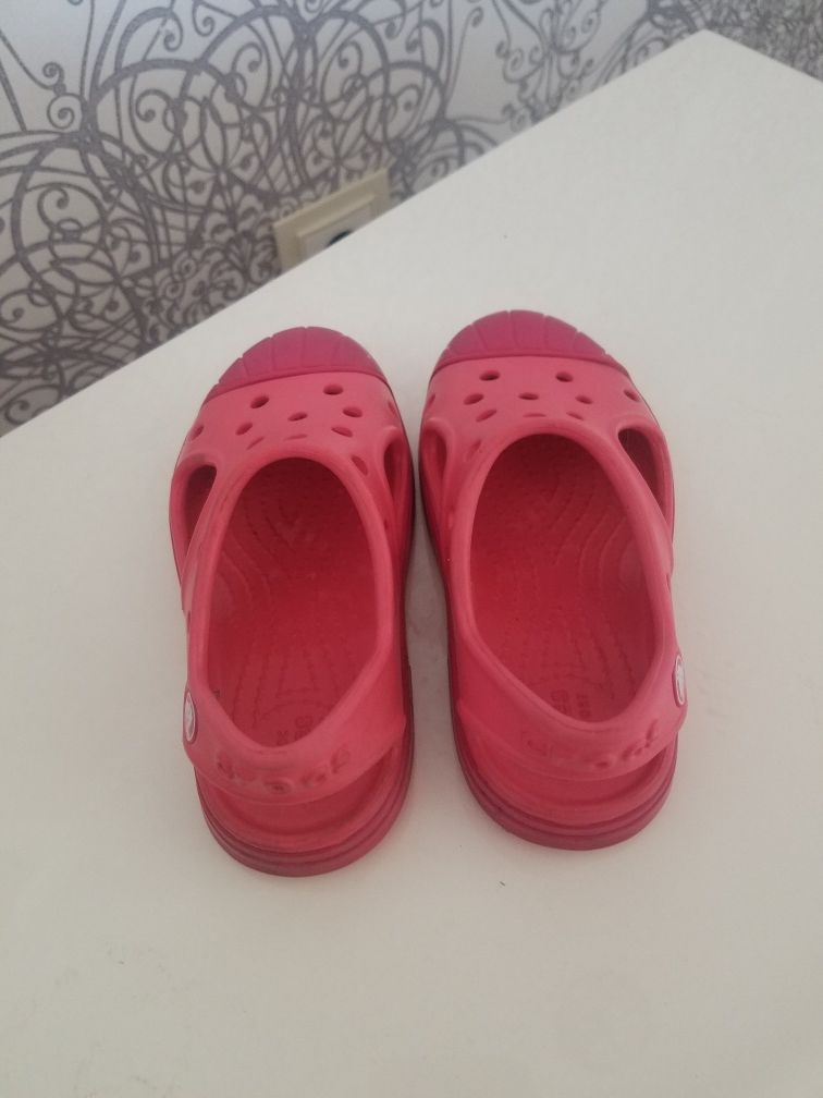 Босоножки Crocs