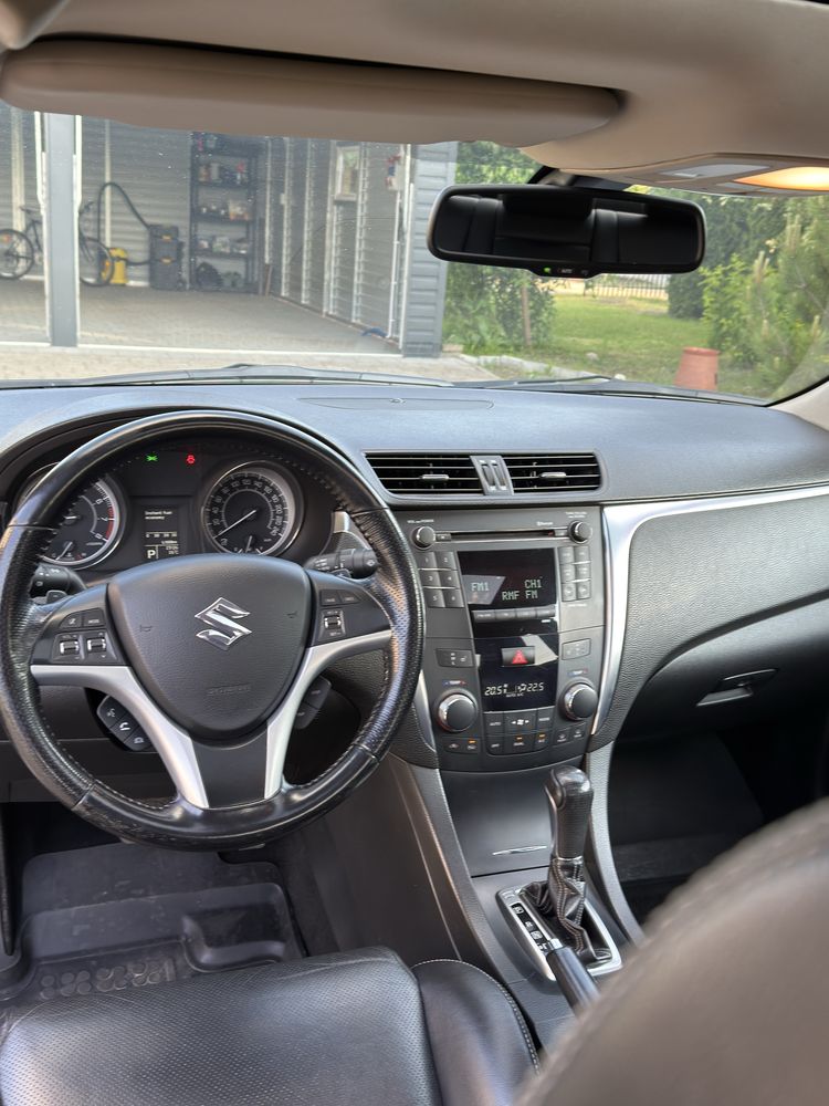 Suzuki Kizashi 4x4 automat CVT 2010r