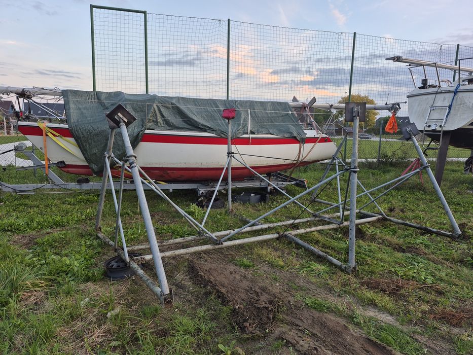 Stojak łoze pod jacht balastowy