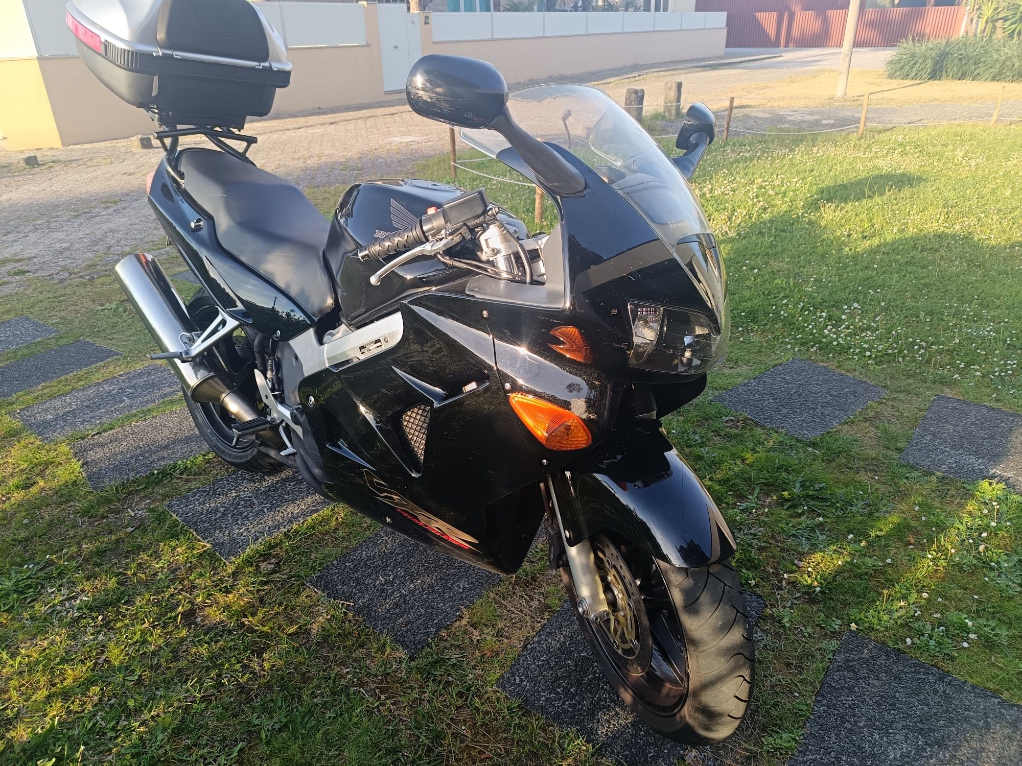 Honda VFR 800 muito estimada