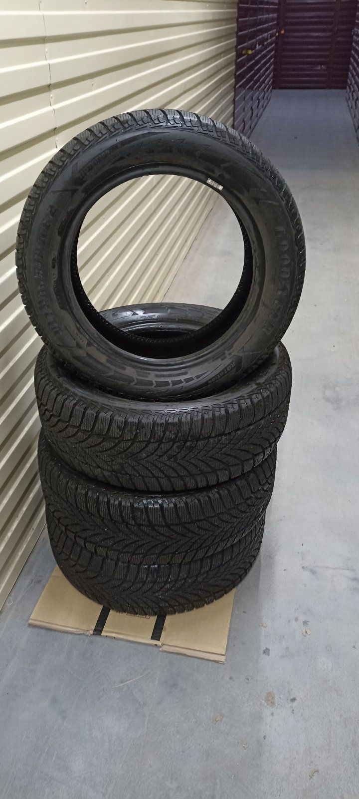 Зимові шини Goodyear UltraGrip Ice 2 235/55 R17