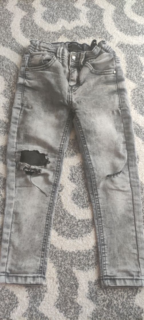 Reserved jeansy 104 modne