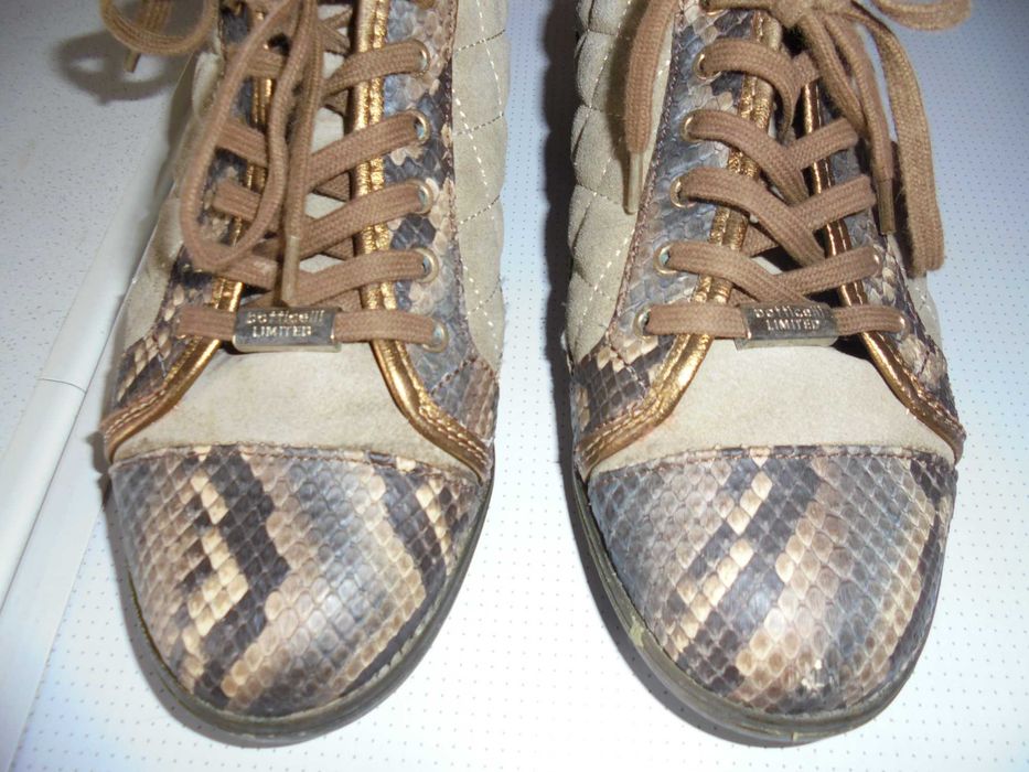 ténis de senhora muito práticos