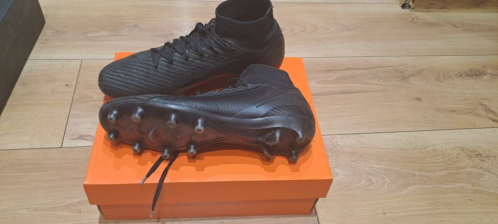 Sprzesam buty piłkarskie Nike ZM SUPERFLY 10 ELITE AG-PRO roz. 38,5