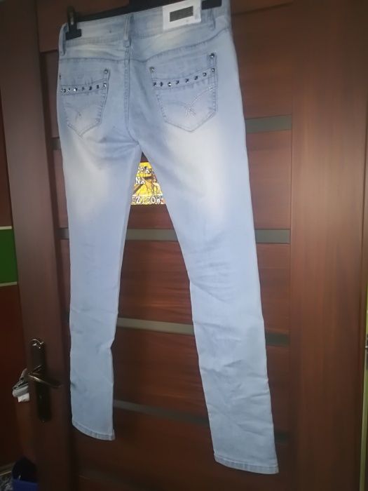 Spodnie jeansowe z dzetami