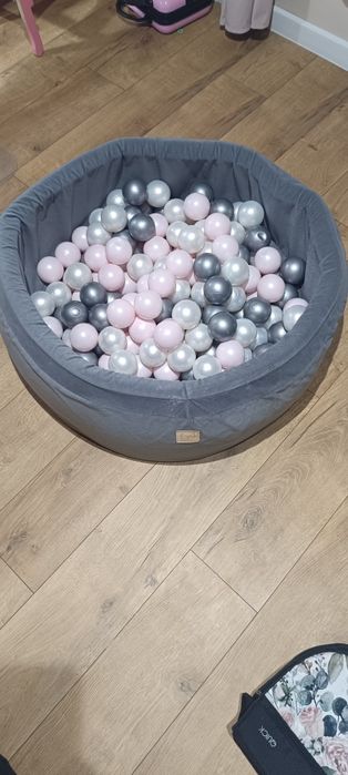 Suchy basen z kulkami  Misio