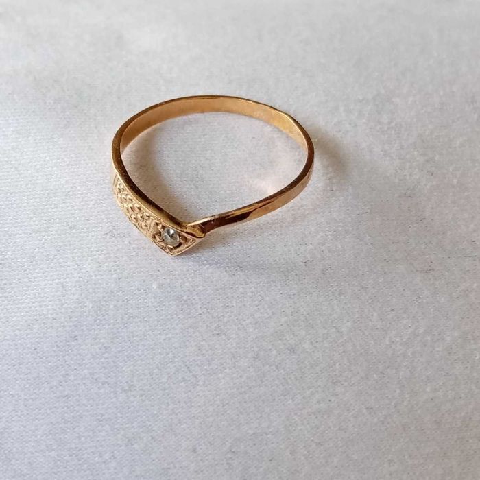 złoty pierścionek z oczkiem - 1,02 g - vintage