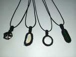 Colares com pendentes em macrame