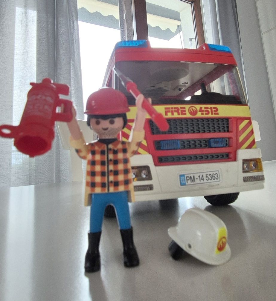 Sprzedam wóz strażacki playmobil