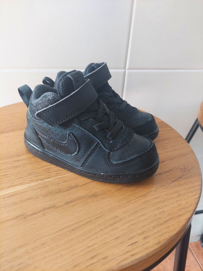 Buty Nike dla chłopca, rozmiar 23, adidasy