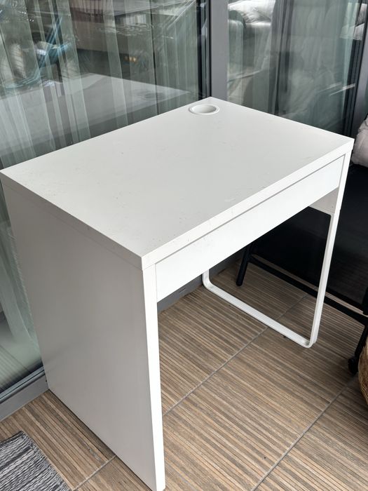 biurko ikea biale male z szuflada wysuawsna micke