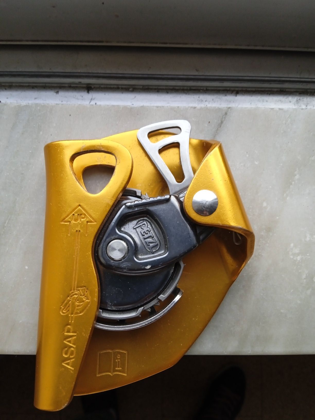 Anti-quedas PETZL muito bom estado quase novo