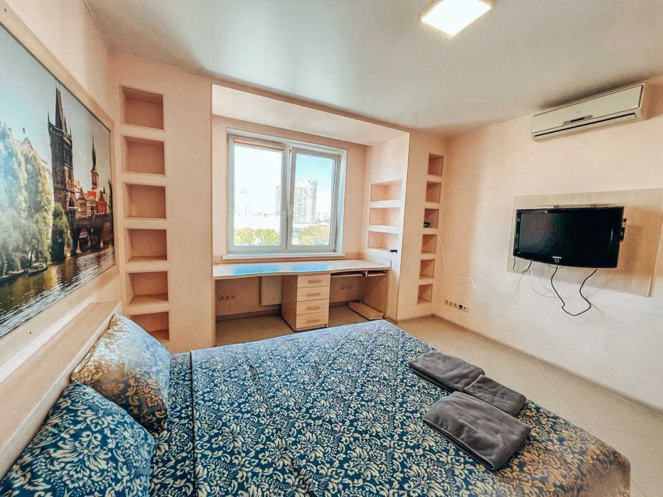 ЛЮКС 3-кімнатна квартира біля метро Лівобережна, подобово МВЦ