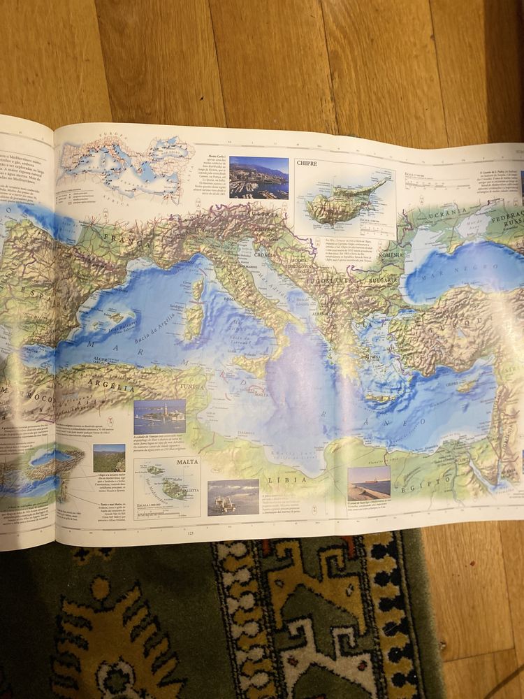 Atlas do Mundo -1 volume histórico; mapas de 1993