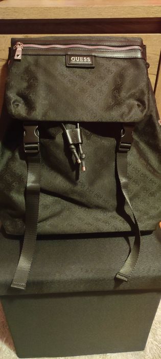 Guess plecak - kieszeń na laptopa