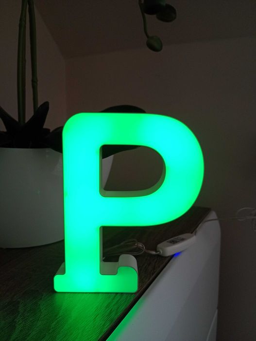 Świecąca   literka"P" LED