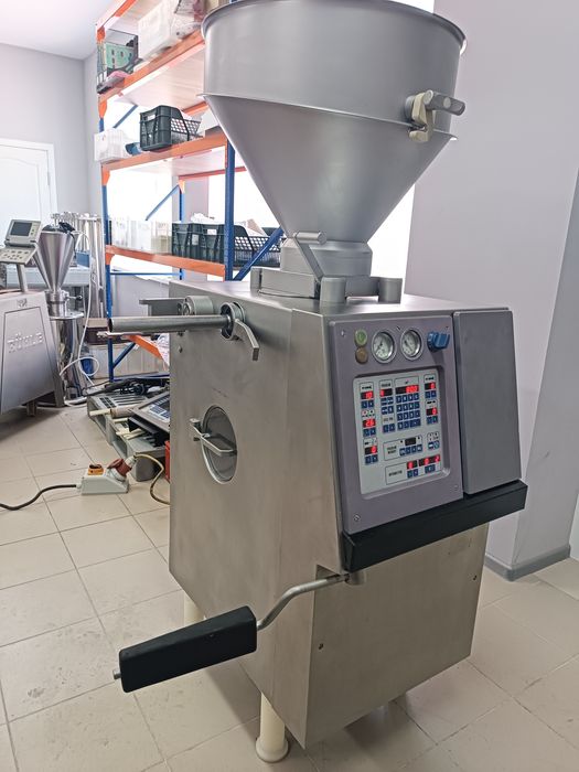 Шприц вакуумний роторний Handtmann vf 50