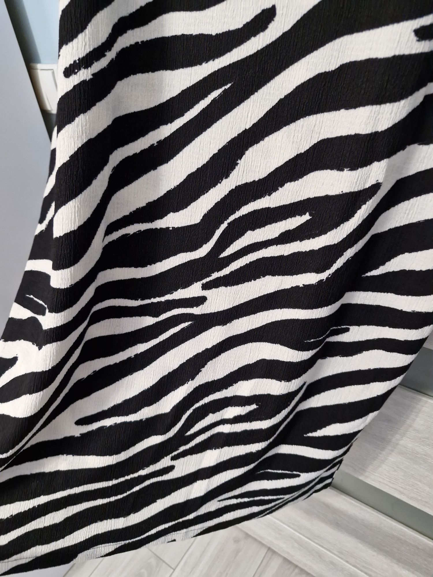 Sukienka na regulowanych ramiączkach Zebra Esmara L 44/46