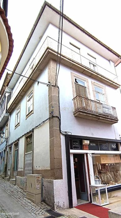 Edifício T4 em Chaves com Luz Natural e Varanda