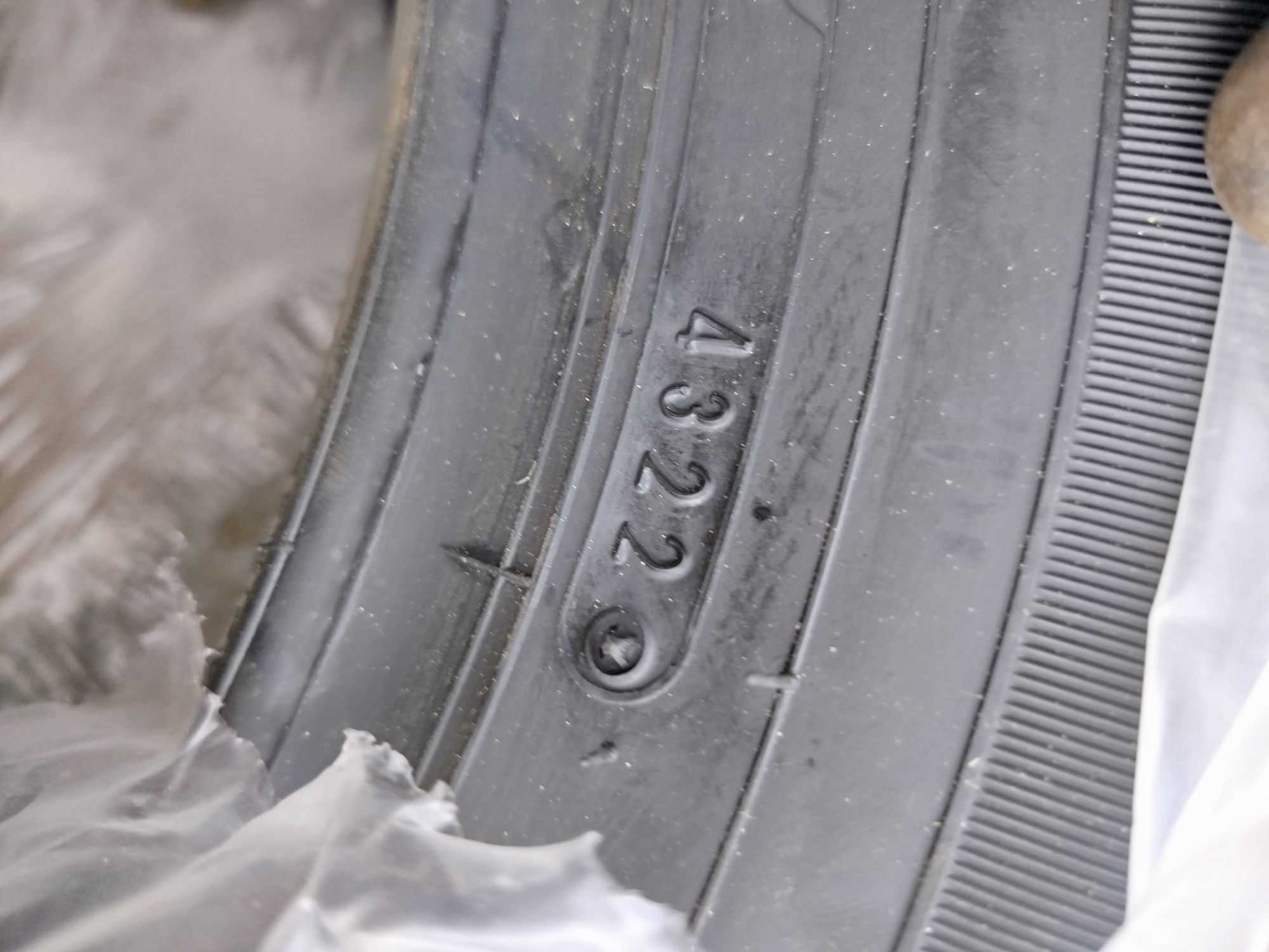 Nowa opona do busa 235 FALKEN