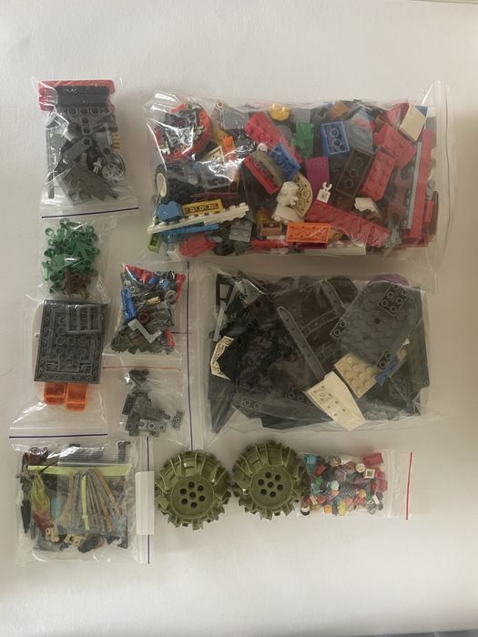 Лего торси, ноги, голови, аксесуари, минифигурки