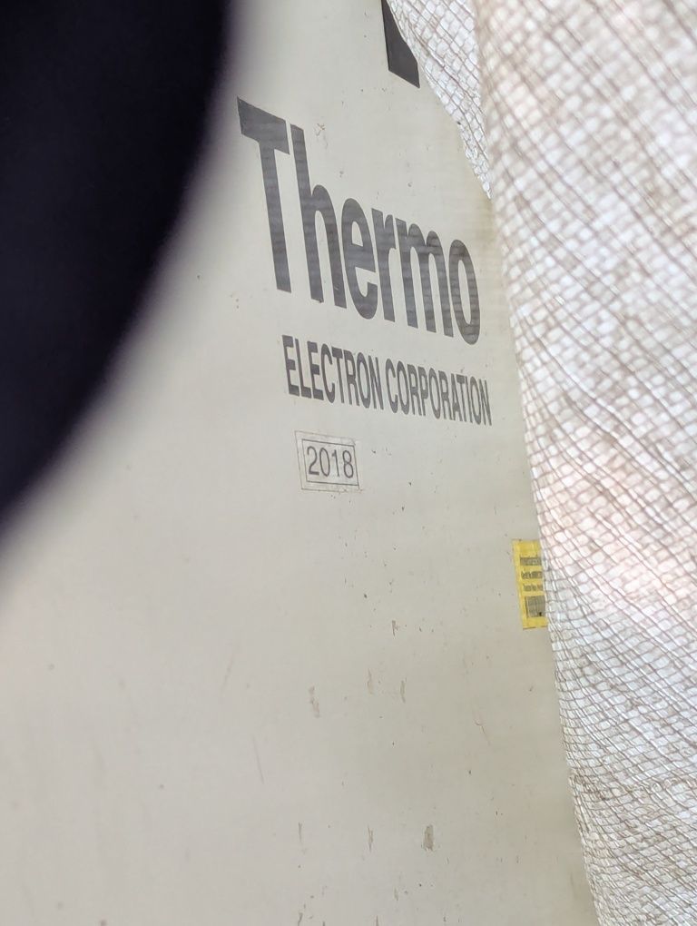 Laboratoryjna chłodziarko-zamrażarka Thermo hfu 586 top, wyposażenie l