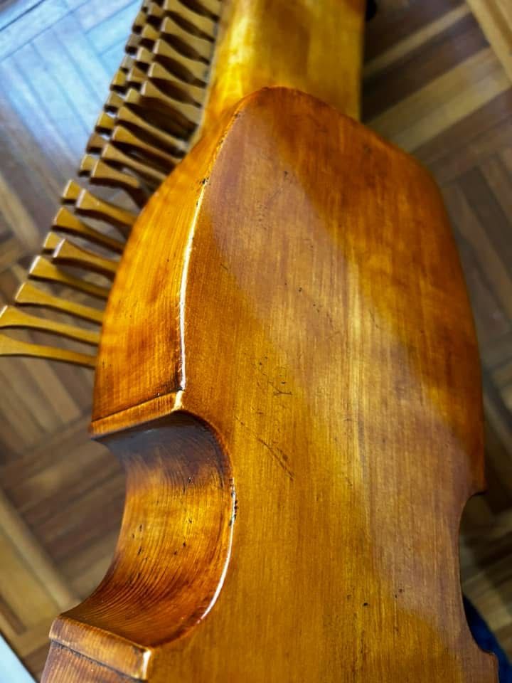 Violino de teclas - Nyckelharpa usada em excelente estado