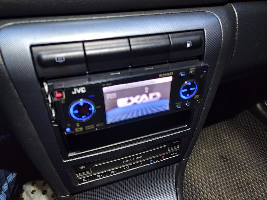 JVC kd-avx2 в хорошем состоянии