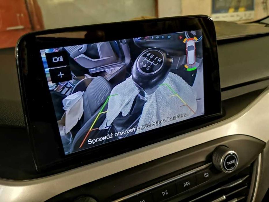Kamera cofania z montażem Ford Focus 4 IV obraz na fabrycznym tablecie