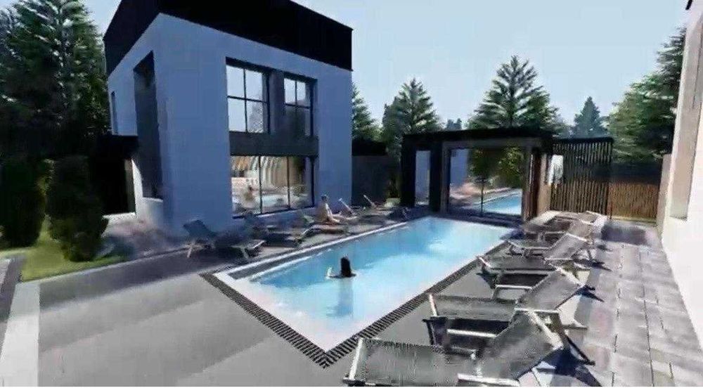 Приватний будинок у Микуличині . Закрита територія . 1 лінія від річки