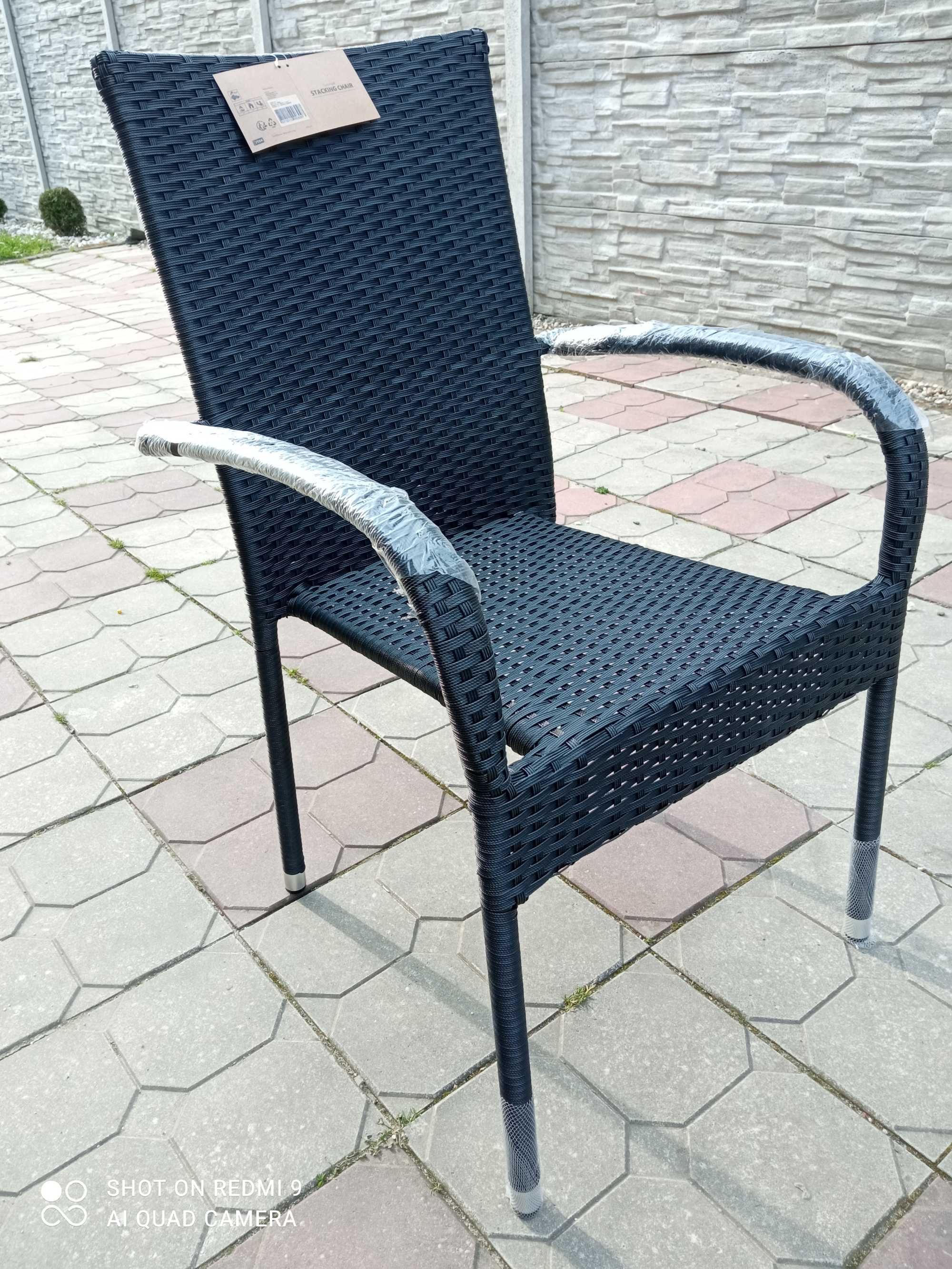 Nowe krzesła ratanowe