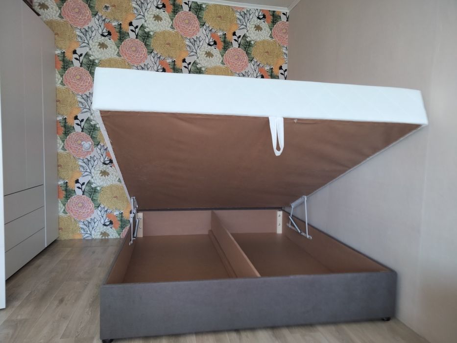 Ліжко з матрацом і підйомним механізмом. Кровать.