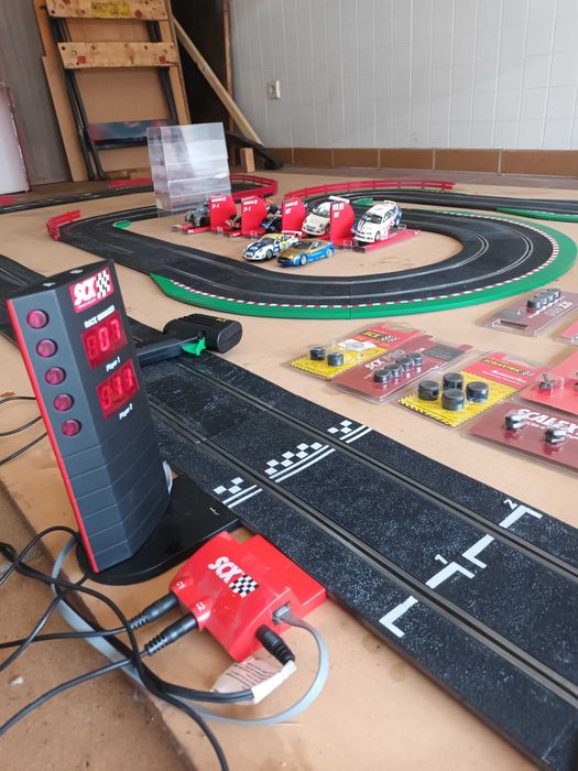 Pista SCX / Scalextric completa e muito material
