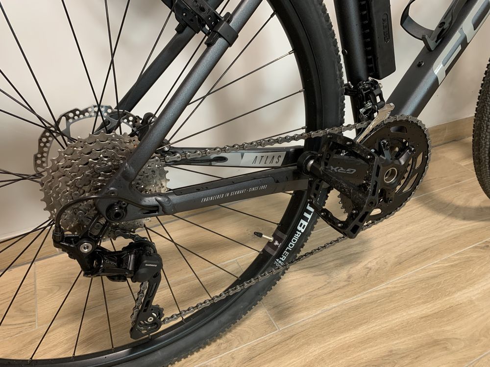 Gravel Focus Atlas 6.7 (rozmiar M, widelec karbon, Shimano GRX 400)