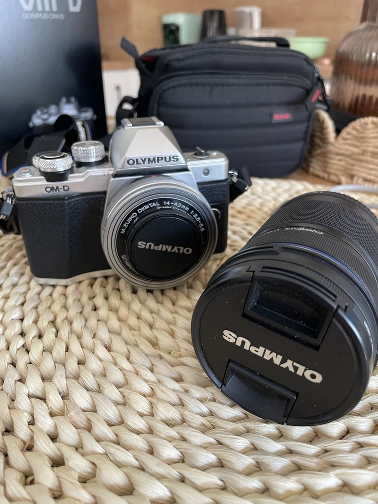 Olympus OM-D E-M10 Mark II (14 -42 mm EZ, 40-150 mm R)