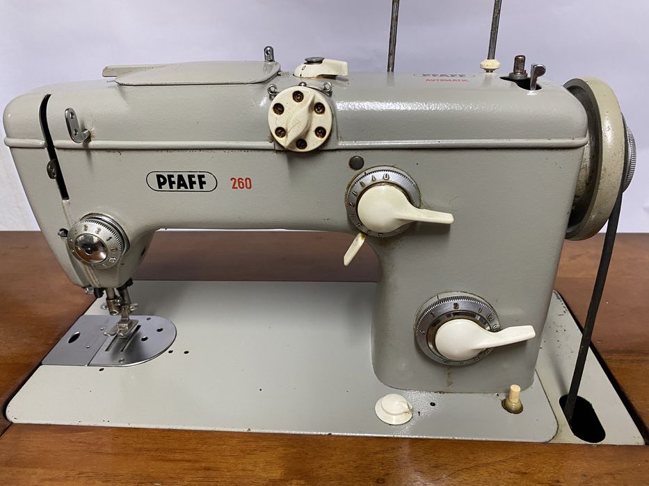 Maquina Costura PFAFF 260 automatica